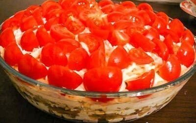 Cлоеный салат с грибами «красная шапочка»