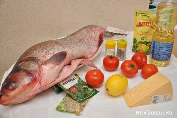 Рыбка с сыром и помидорами
