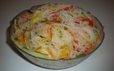 Салат фунчоза с овощами