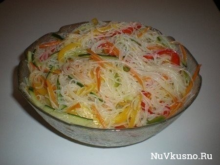 Салат фунчоза с овощами