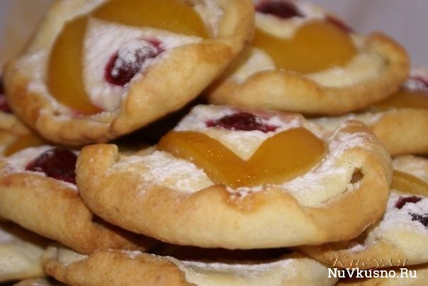 Творожное печенье-пирожное с фруктами