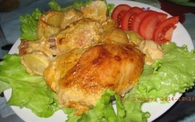 Вкусная курочка в маринаде вместе с картошкой в духовке